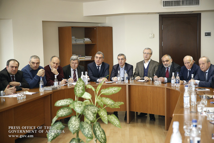 Կարեն Կարապետյանը  հանդիպել  է Հանրային խորհրդի անդամների հետ