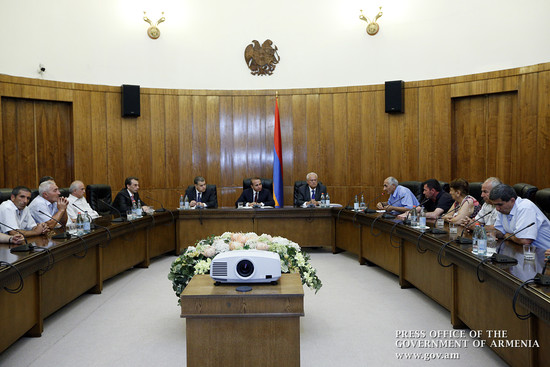 Հովիկ Աբրահամյանն ընդունել է «Նաիրիտ» գործարանի աշխատակիցներին