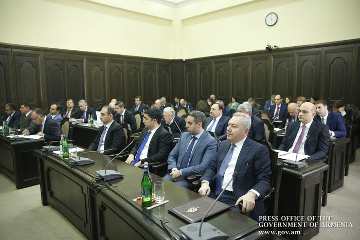 Վարչապետն առաջարկել է Ամանորին ընդառաջ խստացնել վերահսկողությունը գերիշխող ապրանքային շուկաներում