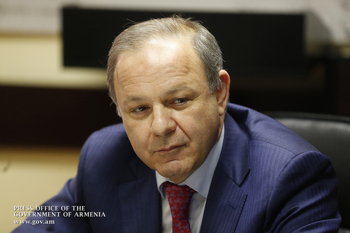 «Ճիշտ ուղու վրա եք, բայց խնդրում եմ տեմպերն արագացնել». Կարեն Կարապետյանը առողջապահության նախարարութ