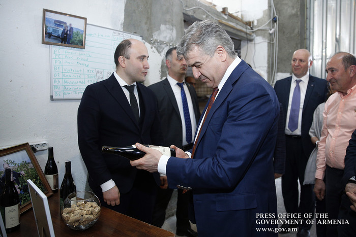 Կարեն Կարապետյանն Արմավիրի մարզում ծանոթացել է ջայլամաբուծության, պիստակի այգիների հիմնման և գինեգոր