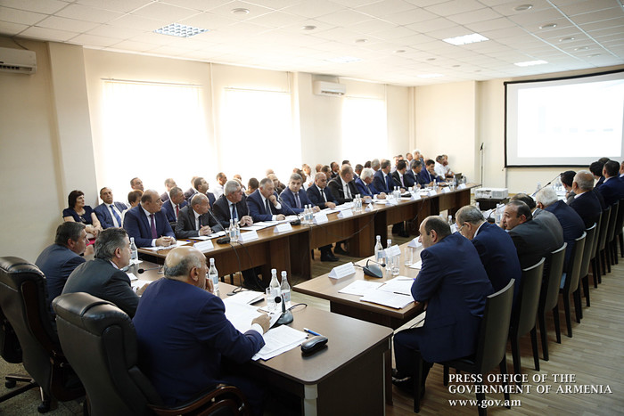 Վարչապետը խորհրդակցություն է անցկացրել Շիրակի մարզպետարանում և հետևել «Կումայրի» պատմական կենտրոնի զ