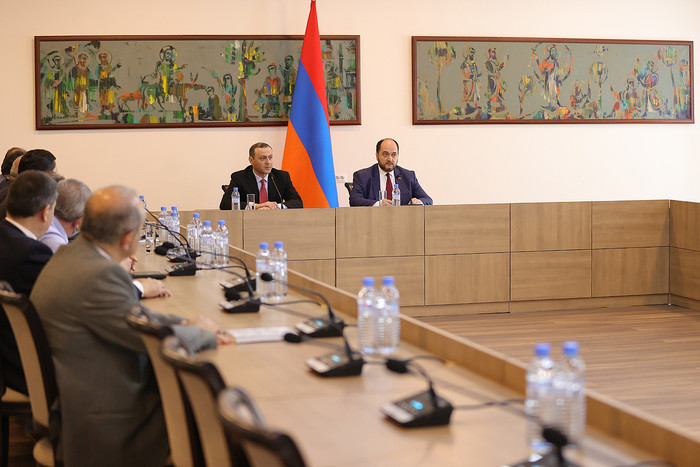 Արայիկ Հարությունյանն ԱԳՆ աշխատակազմին է ներկայացրել նախարարի նորանշանակ առաջին տեղակալ Արմեն Գրիգոր