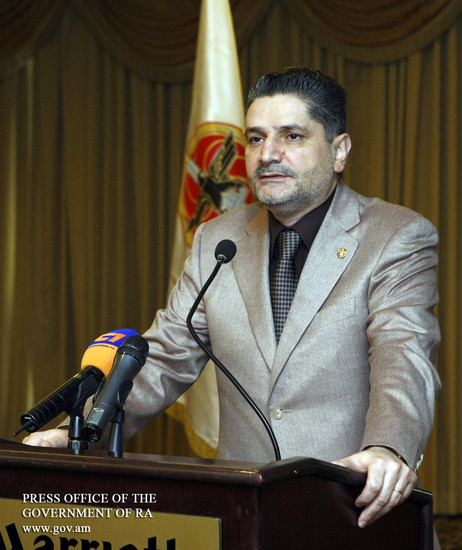 ՀՀԿ գործադիր մարմնի անդամ Տիգրան Սարգսյանը շնորհավորել է նորընտիր կուսակցականներին