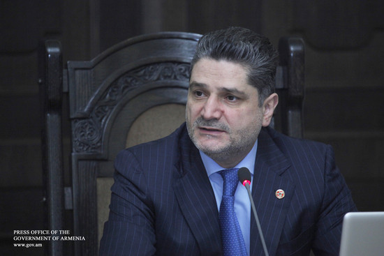 Վարչապետը պարզաբանումներ է պահանջել գրքերի գների բարձրացման վերաբերյալ