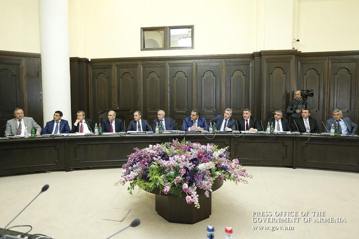 Վարչապետն ընդունել է զարգացման լավագույն ծրագրեր ներկայացրած համայնքների ղեկավարներին