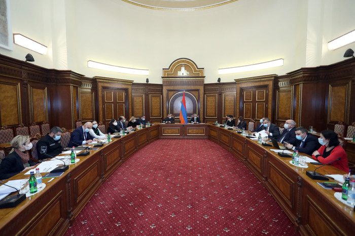 Կառավարությունում կայացել է Արցախում հումանիտար աղետի հակազդմանն ուղղված հարցերով զբաղվող աշխատանքայ
