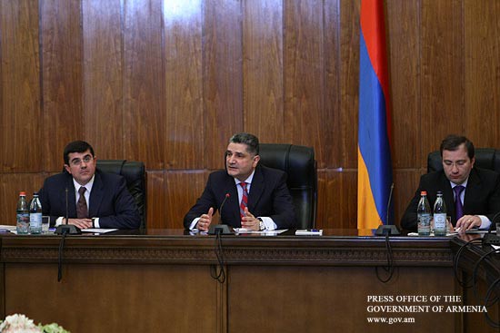 Տիգրան Սարգսյանի և Արա Հարությունյանի գլխավորությամբ քննարկվել են ԼՂՀ-ում կենսաթոշակային ոլորտում իր