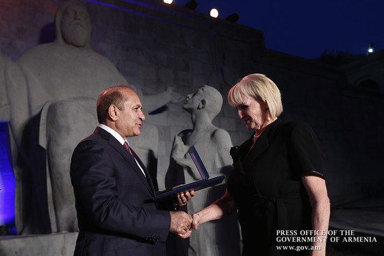 Վարչապետ Հովիկ Աբրահամյանը մասնակցել է Ուսուցչի օրվան նվիրված հանդիսավոր միջոցառմանը