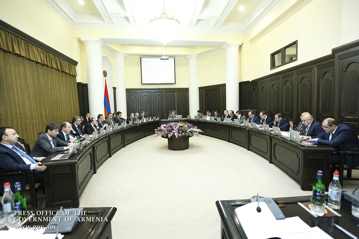 Վարչապետն առաջարկել է ՏՄՊՊՀ նախագահին առավել ուշադիր լինել տոնական օրերին ապրանքների գների արհեստակա