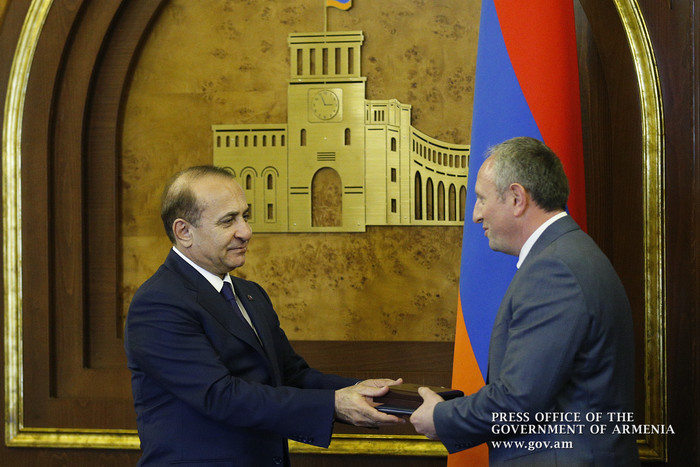 Վարչապետը պարգևատրել է Չեռնոբիլի ատոմային էլեկտրակայանի վթարի հետևանքների վերացման աշխատանքներին մաս