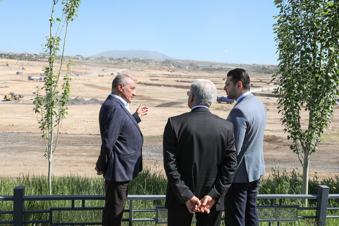Փոխվարչապետ Մաթևոսյանին ներկայացվել է Երևանի Տիչինայի փողոցին և Հյուսիս-հարավ մայրուղուն հարող թաղամ