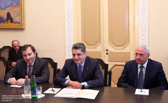 Տիգրան Սարգսյանն ընդունել է Իսրայելի գյուղատնտեսության եւ գյուղական զարգացման նախարարին