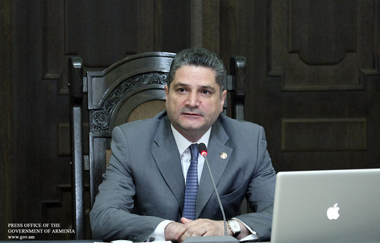 Վարչապետը պարզաբանումներ է պահանջել հանրությանը հուզող խնդիրների վերաբերյալ