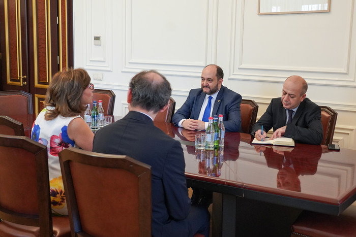 Մարդասիրական գործունեության համար բժիշկ Ակիրա Իշիյաման պարգևատրվել է ՀՀ վարչապետի շնորհակալագրով