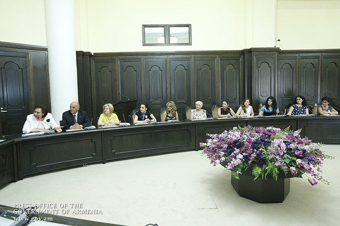 Վարչապետն ընդունել է «Սփյուռք ամառային դպրոց-2015» ծրագրի մասնակիցներին