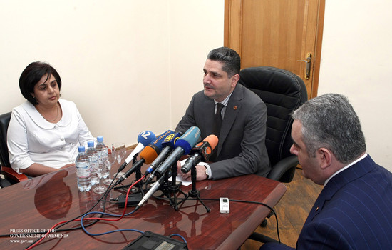 Վարչապետն աշխատակազմին է ներկայացրել ՀՀ ԿԱ պետական գույքի կառավարման վարչության նորանշանակ ղեկավարին