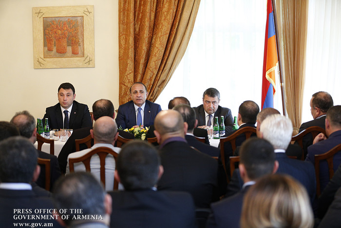 Վարչապետ Հովիկ Աբրահամյանը հանդիպել է չեխահայ համայնքի ներկայացուցիչների հետ