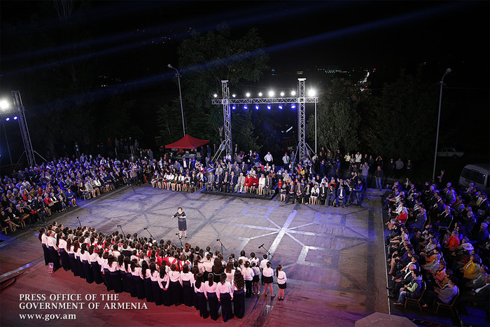 Ուսուցչի օրվա առթիվ վարչապետը պարգևատրել է լավագույն մանկավարժներին