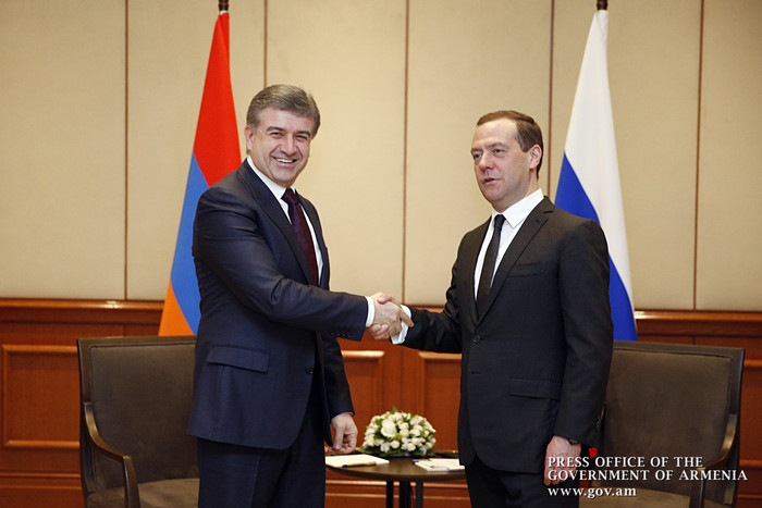 ՀՀ վարչապետ Կարեն Կարապետյանն առանձնազրույց է ունեցել  ՌԴ կառավարության ղեկավար Դմիտրի Մեդվեդևի հետ