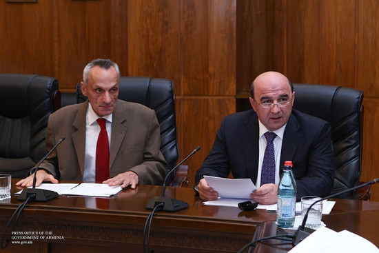 Շարունակվում է ՀՀ պետական կառավարման մարմինների կիսամյակային գործունեության հաշվետվությունների քննար