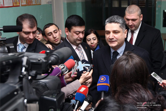Վարչապետ Տիգրան Սարգսյանը քվեարկել է մայրաքաղաքի թիվ 10/21 ընտրատեղամասում