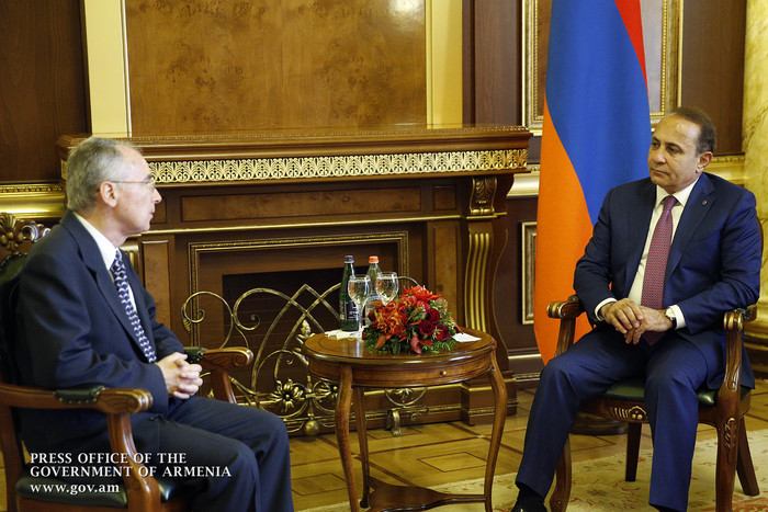 Վարչապետն ընդունել է Հայաստանում Հունաստանի դեսպանին