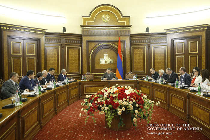 Վարչապետը կարևորել է 2017 թ. գերակա խնդիրների պարզ և հստակ ձևակերպումը