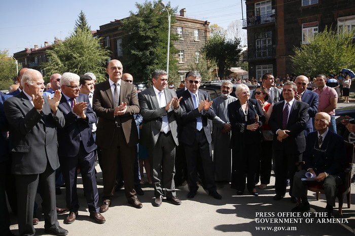 Վարչապետը Գյումրիում ներկա է գտնվել «Աղավնի» արհեստի կենտրոնի բացմանն ու այցելել Ռուսթավելի փողոցի շ