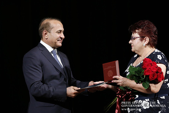 Գրողների միության հիմնադրման 80-ամյակի առթիվ մի խումբ գրողներ  պարգևատրվել են ՀՀ վարչապետի հուշամեդա