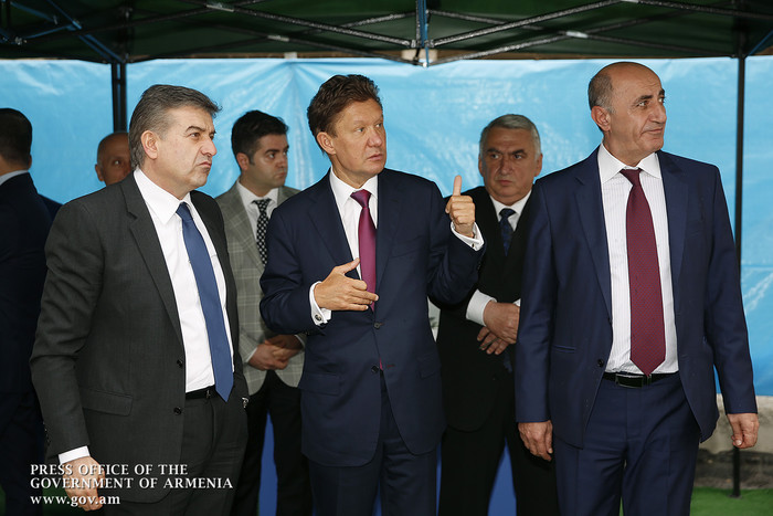 Կարեն Կարապետյանը և Ալեքսեյ Միլլերը ծանոթացել են ուսումնամարզական համալիրի կառուցման աշխատանքների ըն