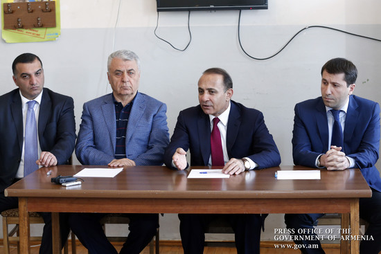 Վարչապետը ՄԻՊ գրասենյակի բացահայտումների հետքերով այցելել է Բյուրեղավանի գիշերօթիկ հաստատություն