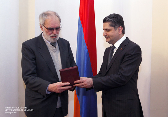 Վարչապետը պարգևատրել է ԽՍՀՄ ժողովրդական արտիստ Ռեգիմանտաս Ադոմայտիսին