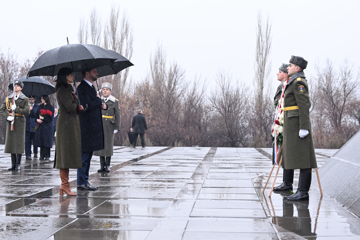 ԱՄՆ փոխնախագահը տիկնոջ հետ այցելել է Հայոց ցեղասպանության հուշահամալիր
