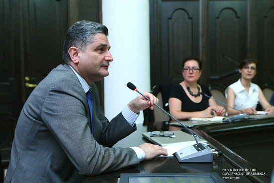 Վարչապետն ընդունել է «Լույս» հիմնադրամի ուսանողներին