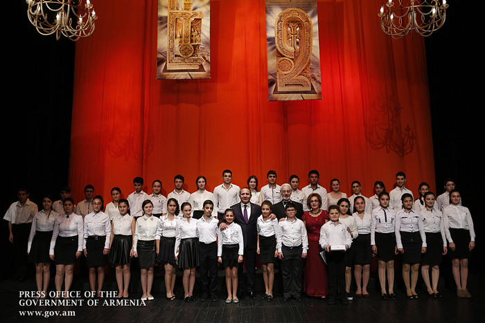 Տեղի է ունեցել վարչապետի հովանու ներքո անցկացվող ասմունքի 8-րդ մրցույթ-փառատոնի եզրափակիչ գալա համեր