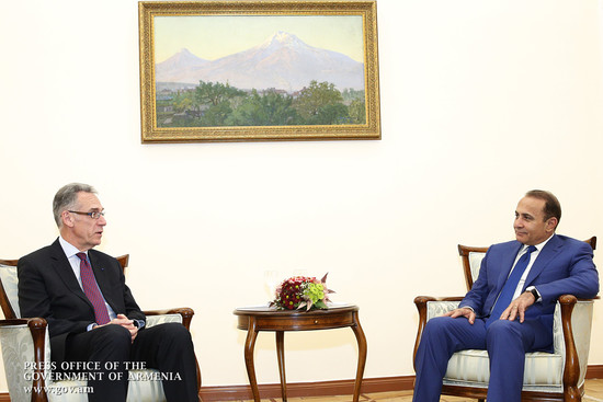 Վարչապետը հրաժեշտի հանդիպում է ունեցել ՀՀ-ում Ֆրանսիայի դեսպանի հետ