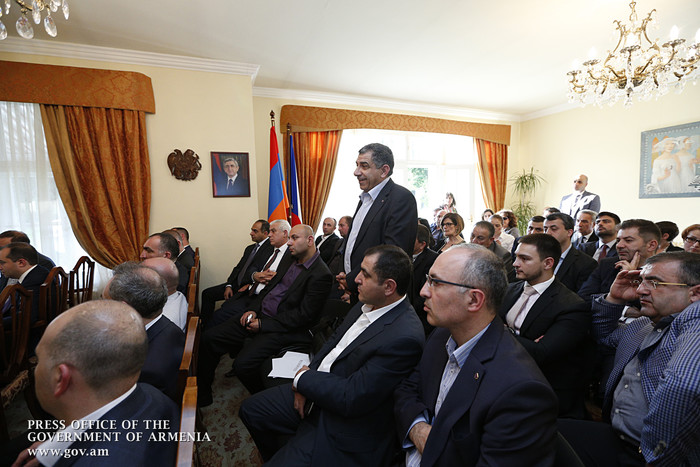 Վարչապետ Հովիկ Աբրահամյանը հանդիպել է չեխահայ համայնքի ներկայացուցիչների հետ