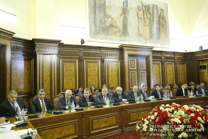 Պետությունը սուբսիդավորելու է գերակա ոլորտների վարկային տոկոսները. Կարեն Կարապետյանը հանդիպել է բանկ