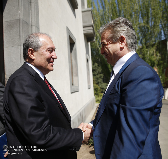 Կարեն Կարապետյանը ՀՀ նախագահ Արմեն Սարգսյանին ներկայացրել է կառավարության հրաժարականի դիմումը