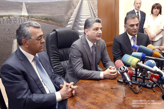 Վարչապետն աշխատակազմերին է ներկայացրել նորանշանակ նախարարներին