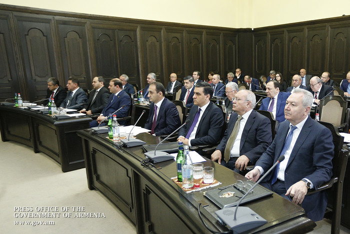 Վարչապետը հանձնարարականներ է տվել տրանսպորտի, լիցենզավորման, ընդերքի և ԴԱՀԿ-ի գործունեության հետ կապ