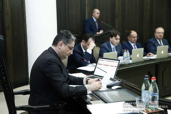 Երկրի պաշտպանությունը հասարակության ուշադրության կենտրոնում է