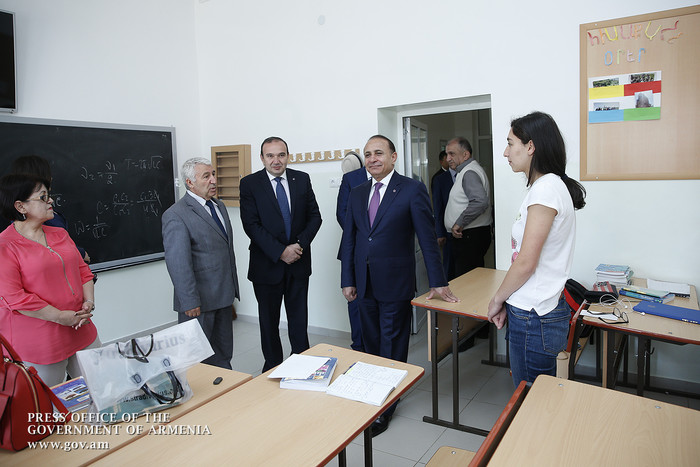 Վարչապետը ծանոթացել է «Քվանտ» վարժարանի կրթական ծրագրերին