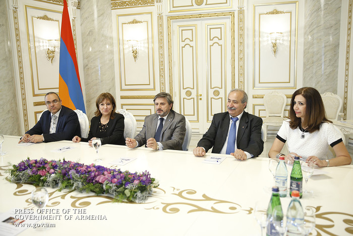 Վարչապետն ընդունել է Ռամկավար Ազատական Կուսակցության կենտրոնական վարչության ատենապետի գլխավորած պատվ