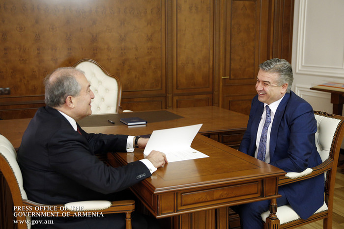 Կարեն Կարապետյանը ՀՀ նախագահ Արմեն Սարգսյանին ներկայացրել է կառավարության հրաժարականի դիմումը
