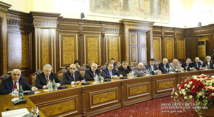 Վարչապետը գործարարների հետ քննարկել է գործարար միջավայրի բարելավմանը վերաբերող հարցեր