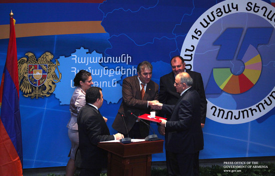 Տիգրան Սարգսյանը մրցանակներ է հանձնել տարբեր անվանակարգերում լավագույնը ճանաչված համայնքների ղեկավար