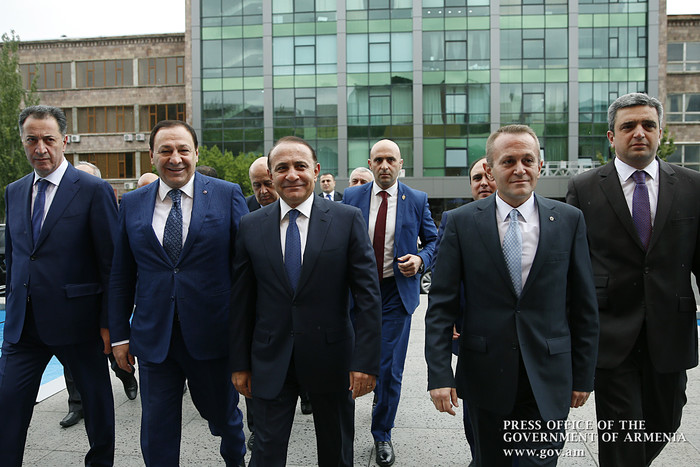 Վարչապետը մասնակցել է «Պանարմենիան Էքսպո 2015» միջազգային ցուցահանդեսի բացմանը