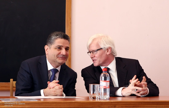 Վարչապետը տնտեսագիտական գիտաժողովի մասնակիցներին է ներկայացրել նոր տնտեսական քաղաքականության սկզբուն